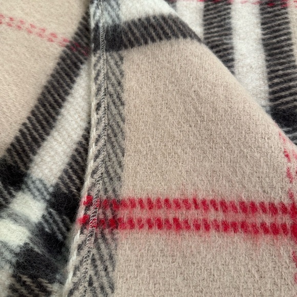 NWOT 100% Wool Plaid Cape Poncho One Size Fits Most - Picture 4 of 6